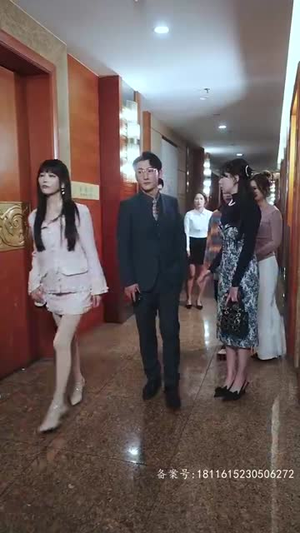 【逃婚后被豪门大佬捡回家（84集）】高清短剧全集一键播放